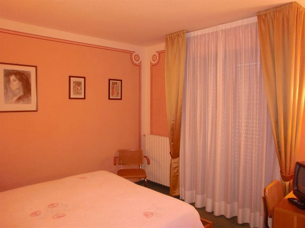 Hotel La Pergola Barga Exterior foto