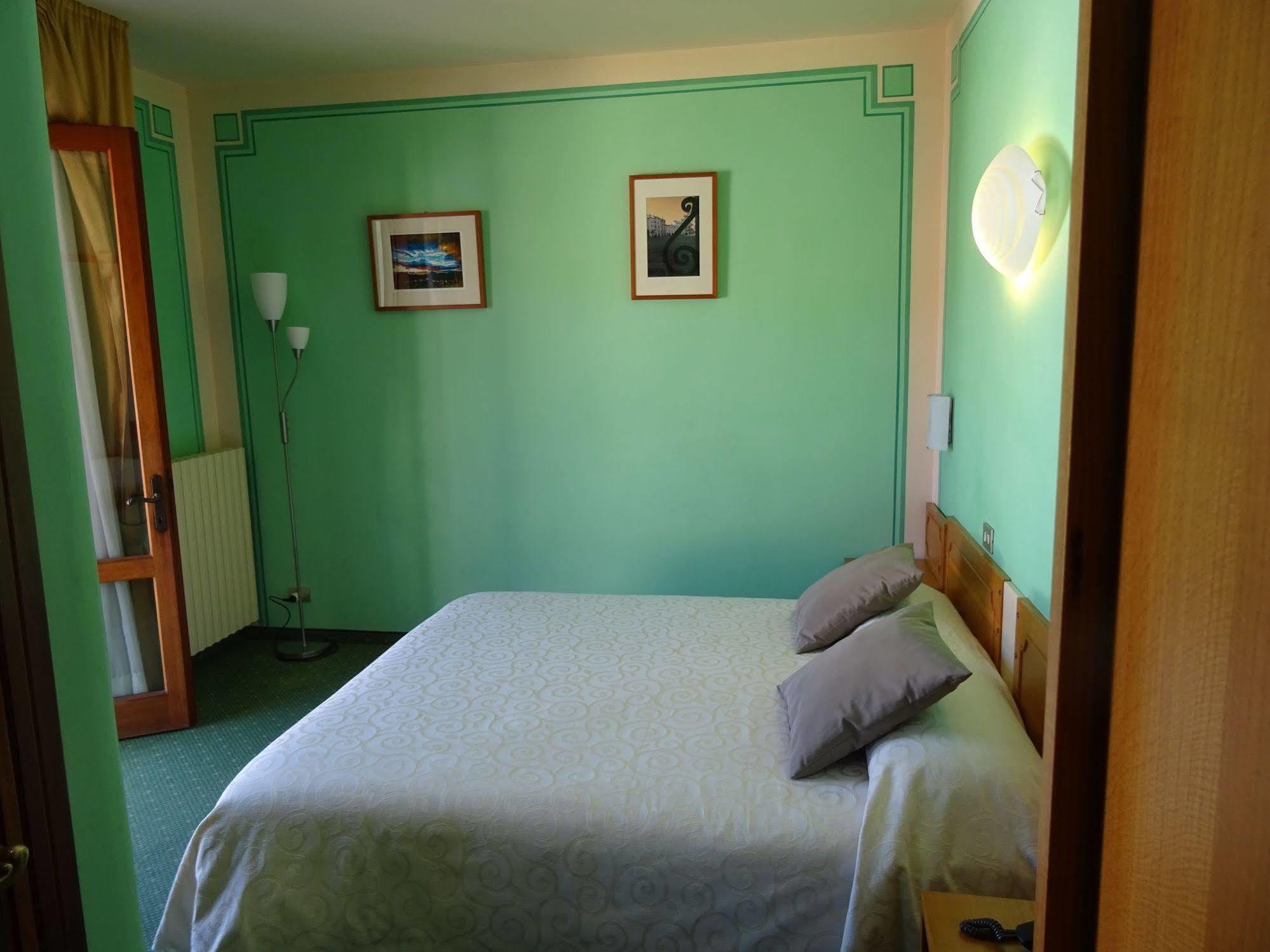 Hotel La Pergola Barga Exterior foto